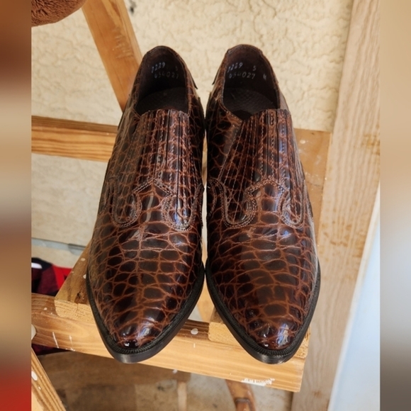 Dingo Vintage Brown Patent Leather Embossed Ankle Boot‎ - Picture 5 of 7